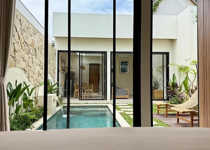 Modern 1br Pool View Walk To *