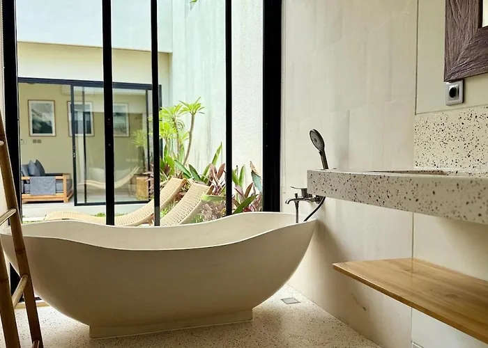 Modern 1br Pool View Walk To Apartamento Legian
