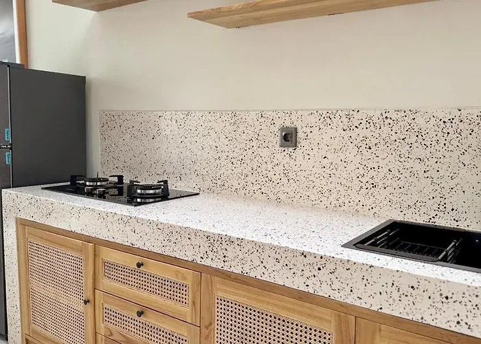Modern 1br Pool View Walk To Apartamento Legian