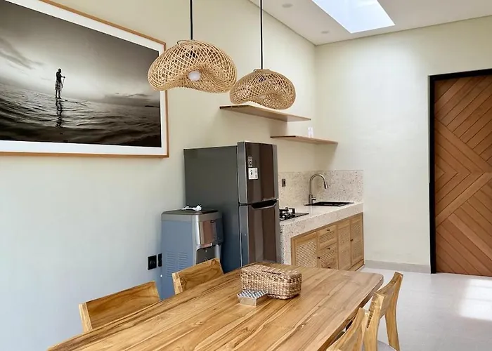 Modern 1br Pool View Walk To *